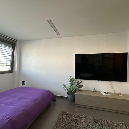 Hitech Appartment Amaliada Eksteriør billede
