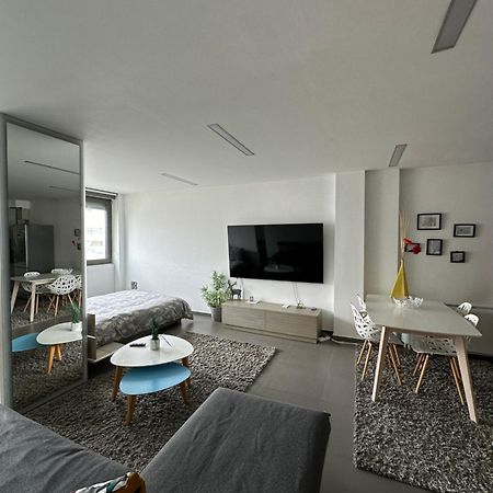 Hitech Appartment Amaliada Eksteriør billede