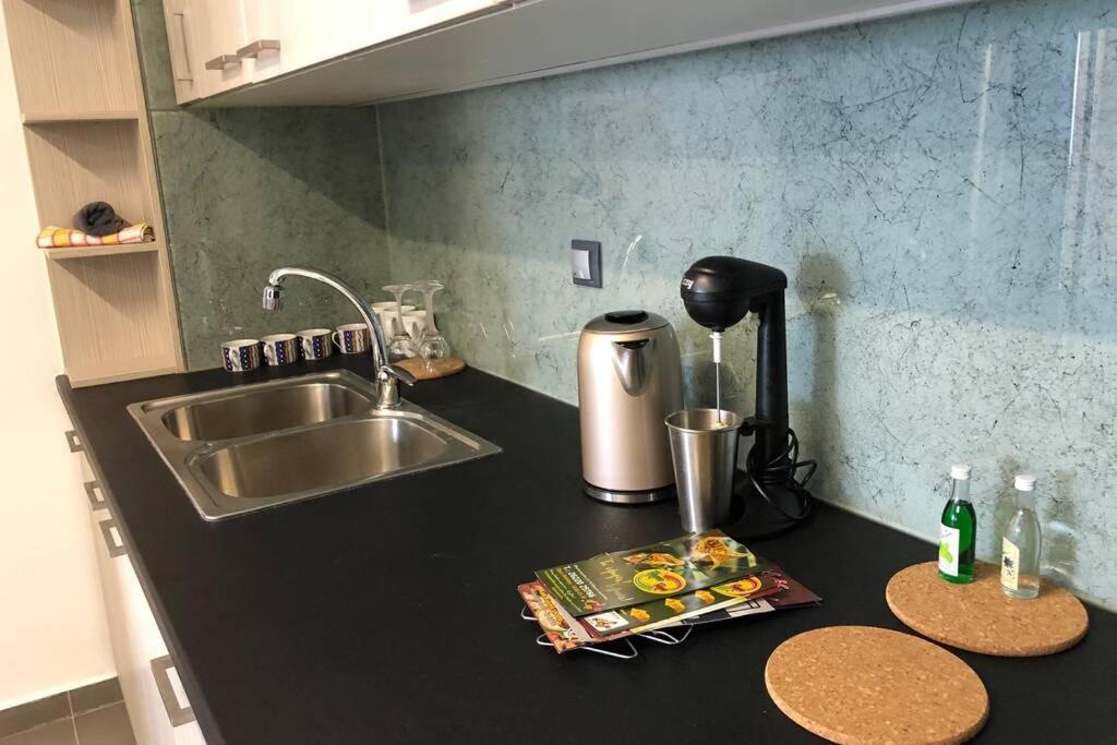 Hitech Appartment Amaliada Eksteriør billede