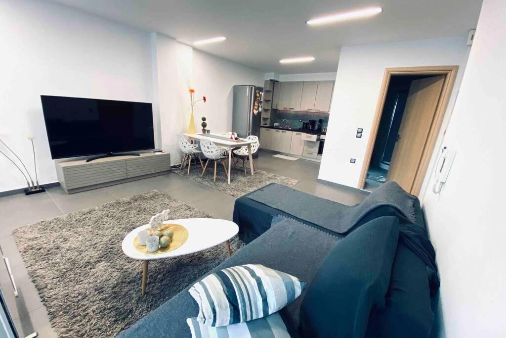 Hitech Appartment Amaliada Eksteriør billede