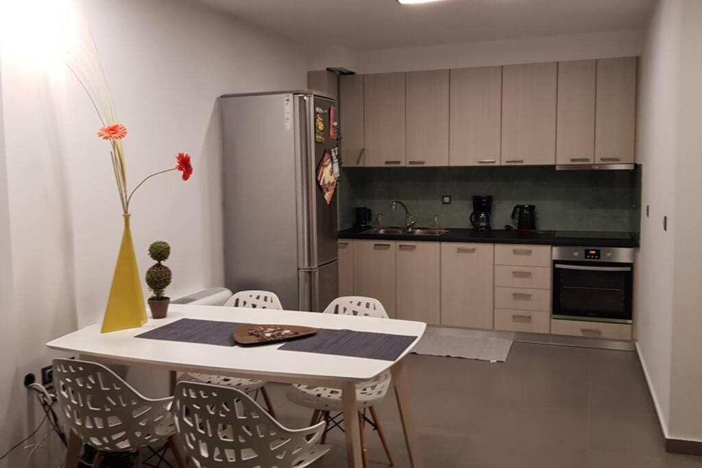 Hitech Appartment Amaliada Eksteriør billede
